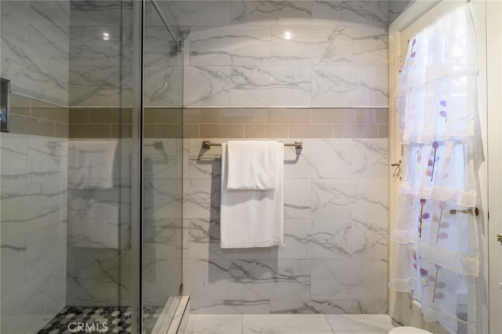 2516 University Drive