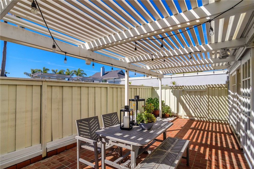 2516 University Drive