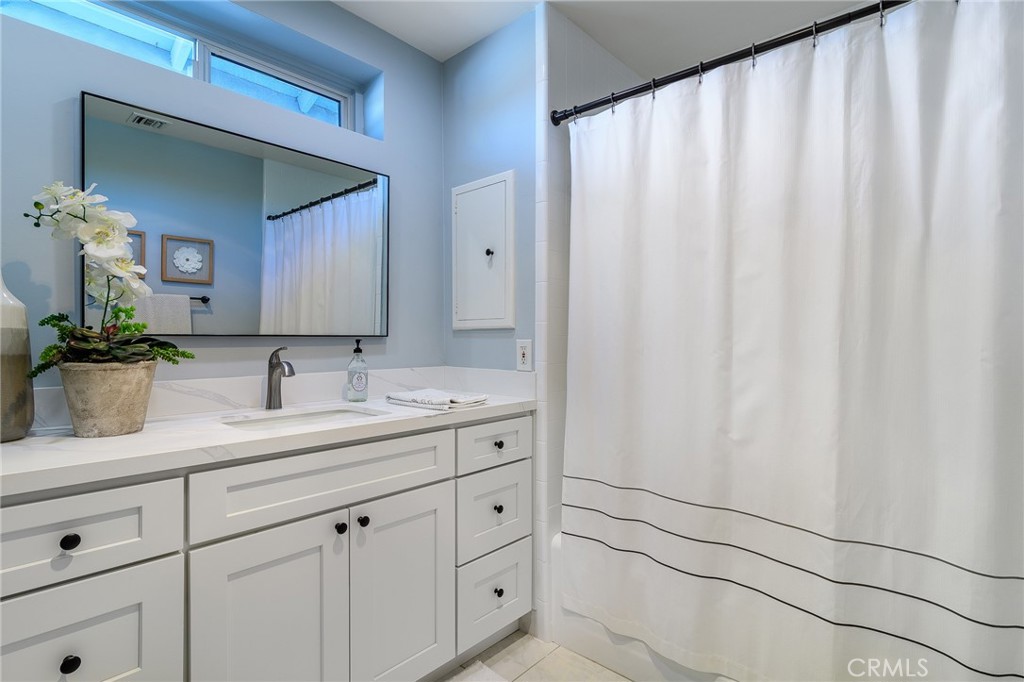 2516 University Drive