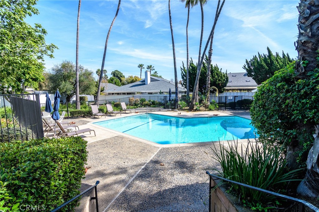 2516 University Drive