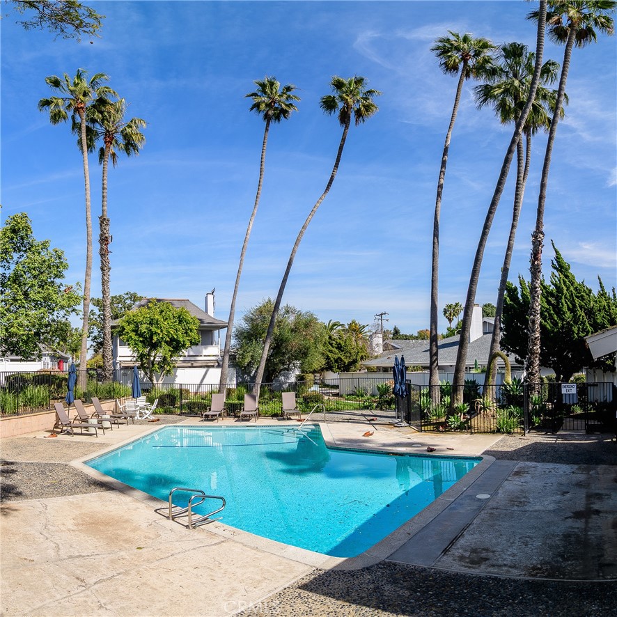 2516 University Drive