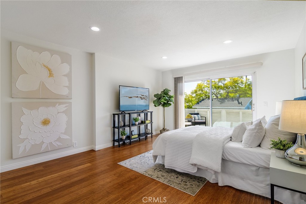 2516 University Drive