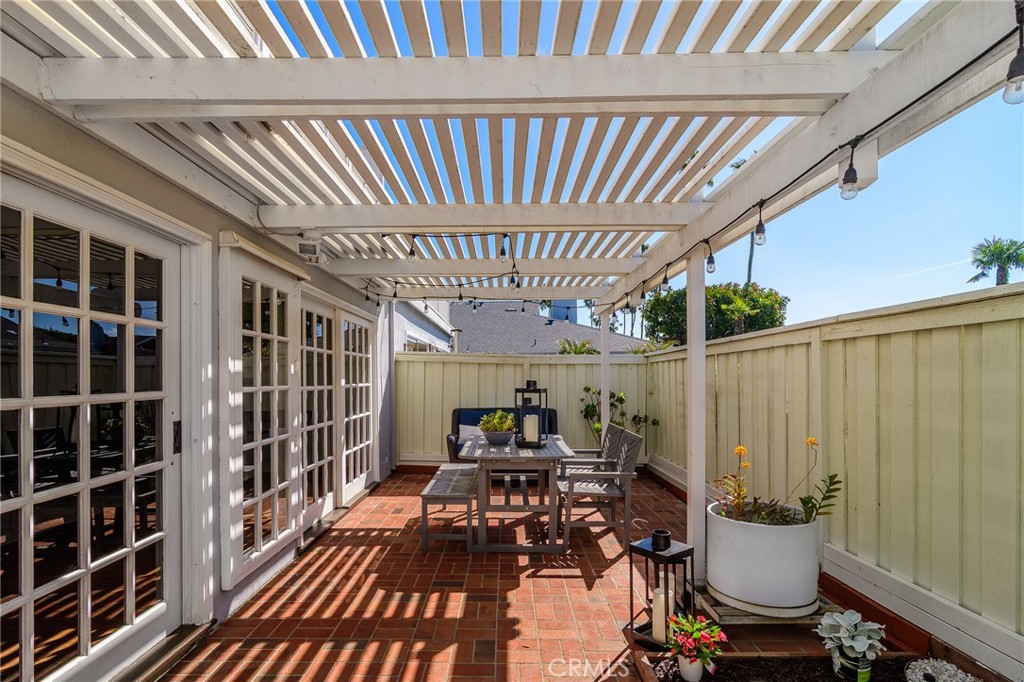 2516 University Drive