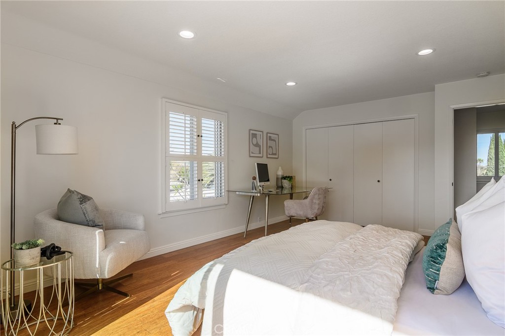 2516 University Drive