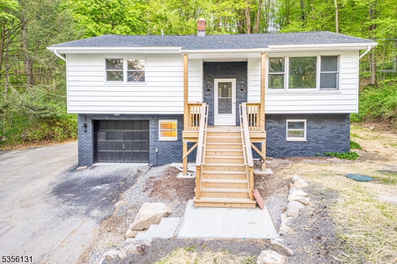 10 Maple Dr