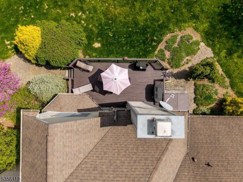 2 Sutton Ct