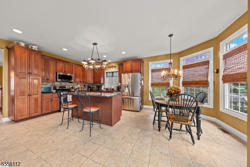 2 Sutton Ct
