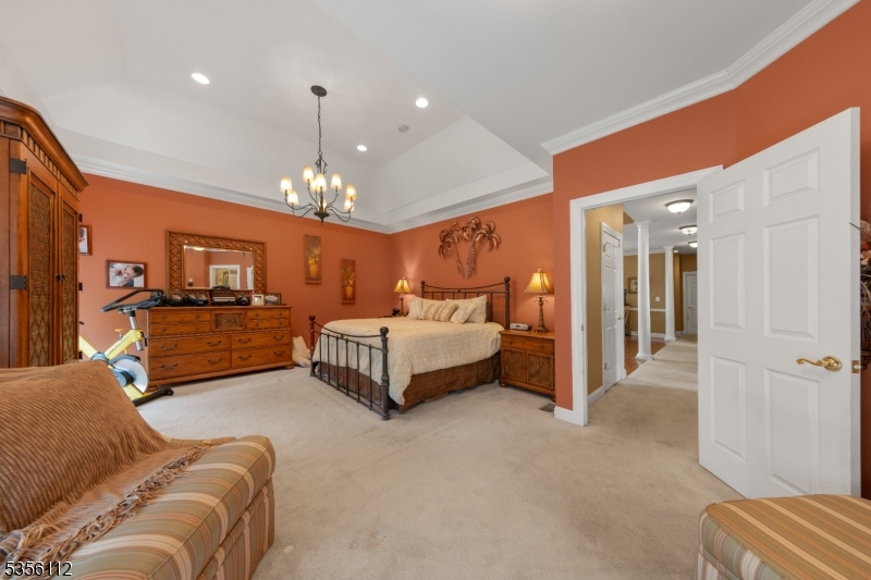 2 Sutton Ct