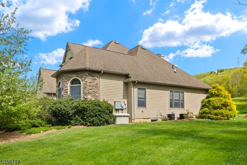 2 Sutton Ct