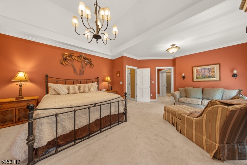 2 Sutton Ct