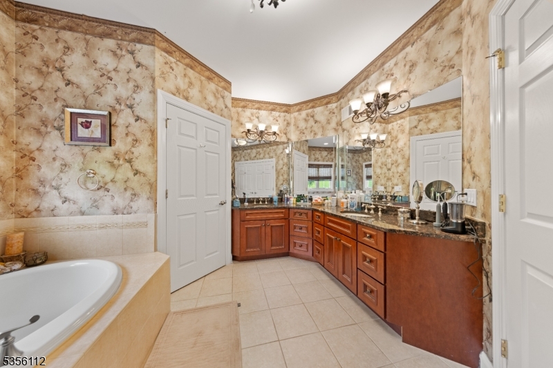 2 Sutton Ct