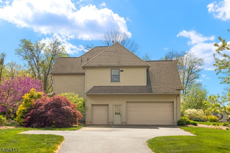 2 Sutton Ct