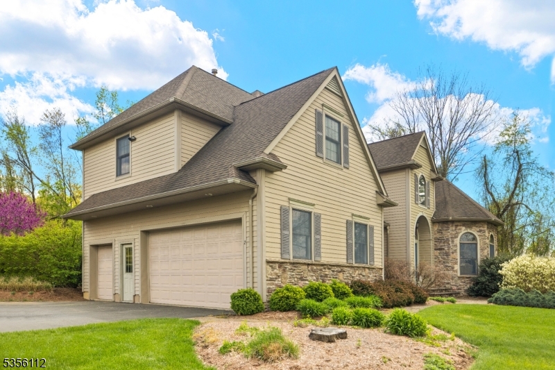 2 Sutton Ct