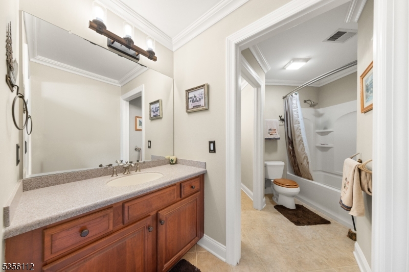 2 Sutton Ct