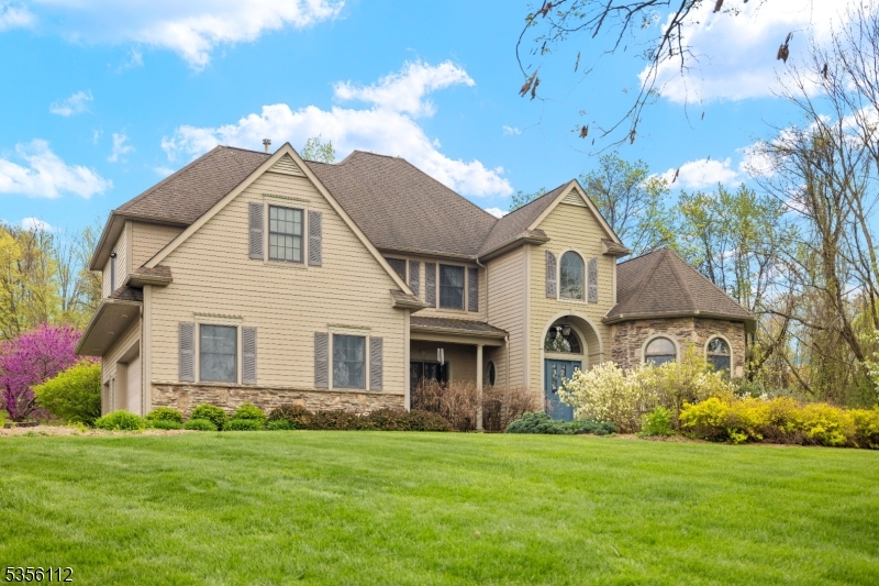 2 Sutton Ct
