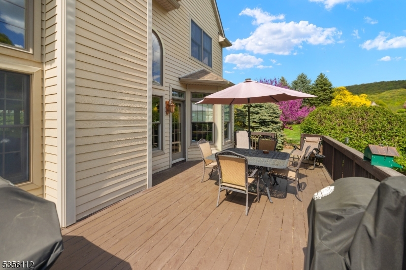 2 Sutton Ct