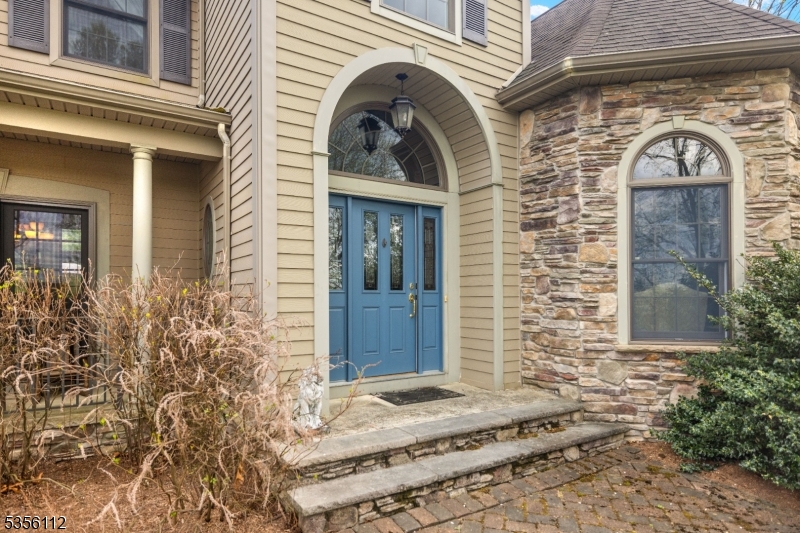 2 Sutton Ct