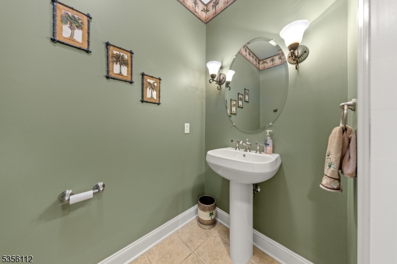 2 Sutton Ct