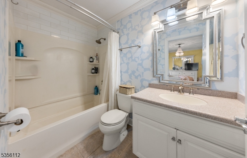 2 Sutton Ct
