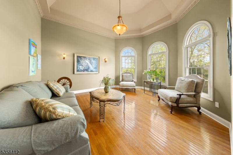2 Sutton Ct