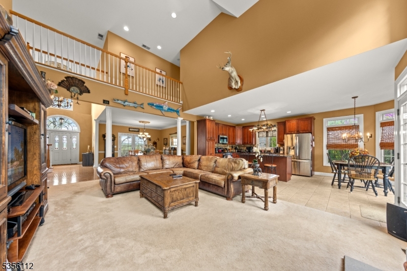 2 Sutton Ct