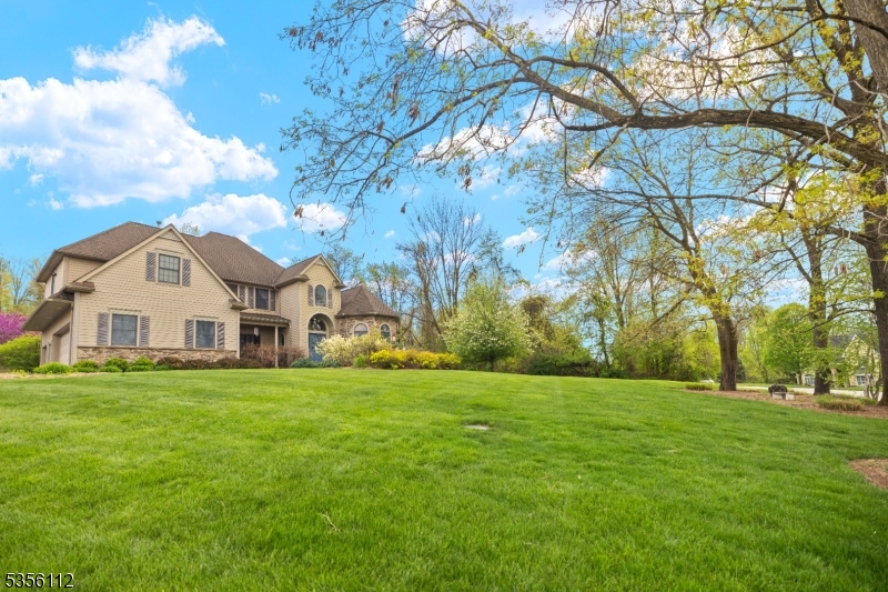 2 Sutton Ct