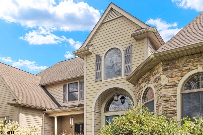 2 Sutton Ct