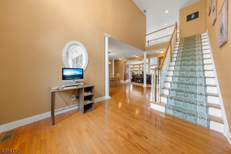 2 Sutton Ct