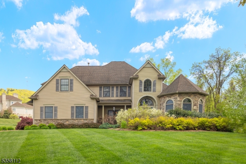 2 Sutton Ct