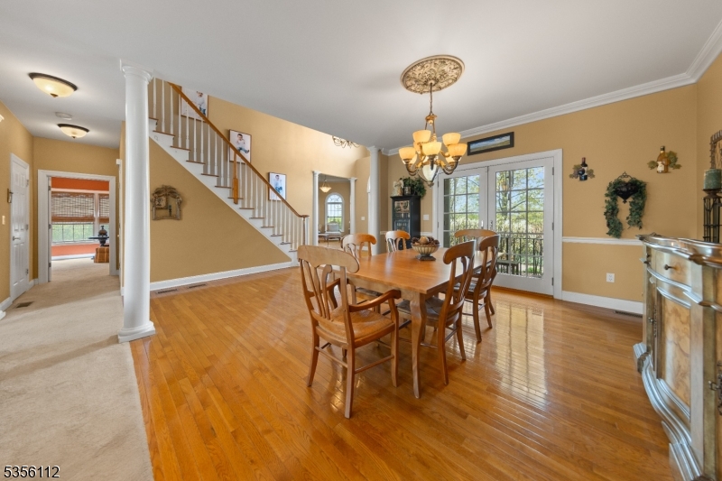 2 Sutton Ct