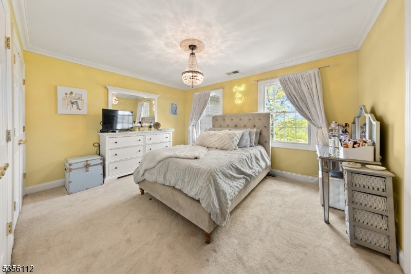 2 Sutton Ct