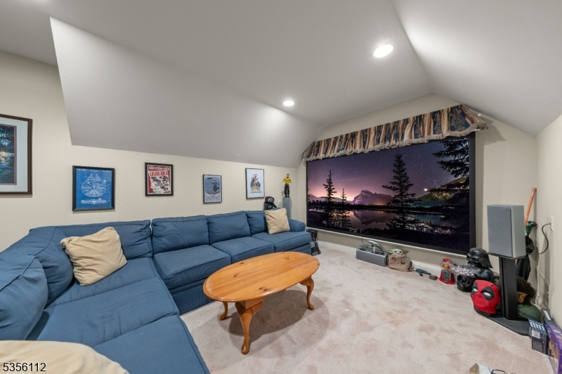 2 Sutton Ct
