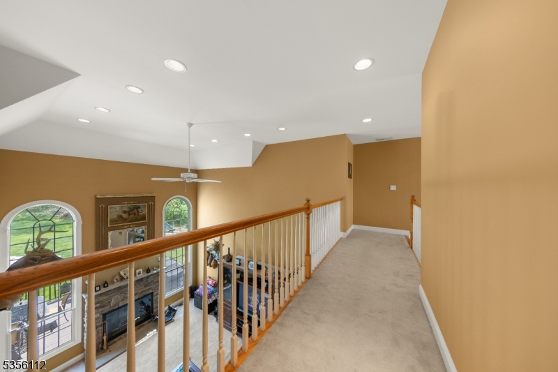 2 Sutton Ct