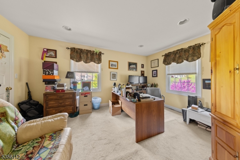 2 Sutton Ct