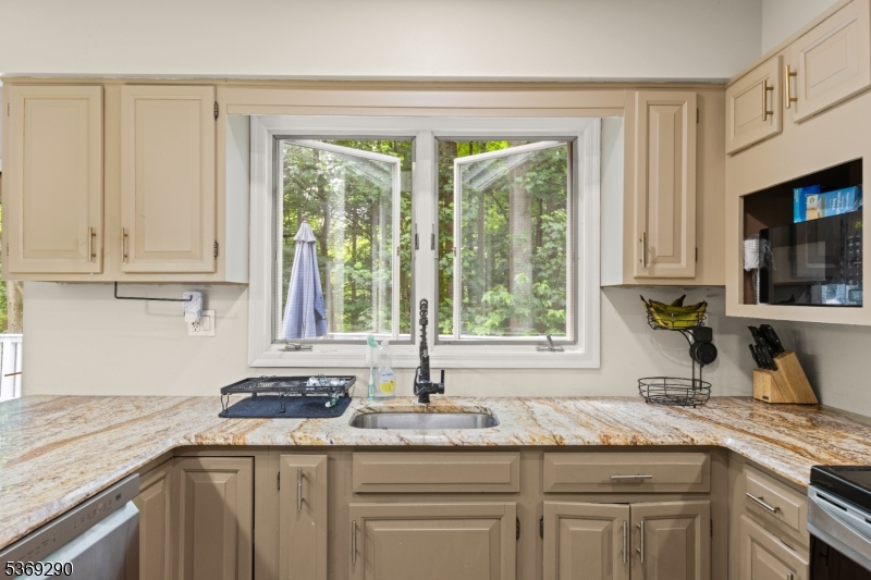 17 Grandview Ter