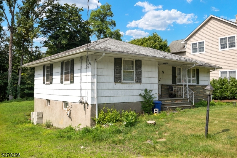 5 Brookwood Rd