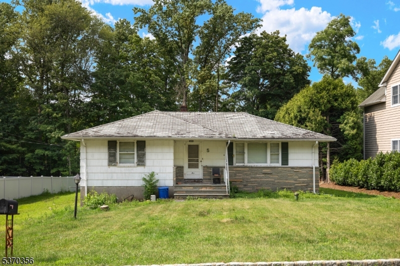 5 Brookwood Rd