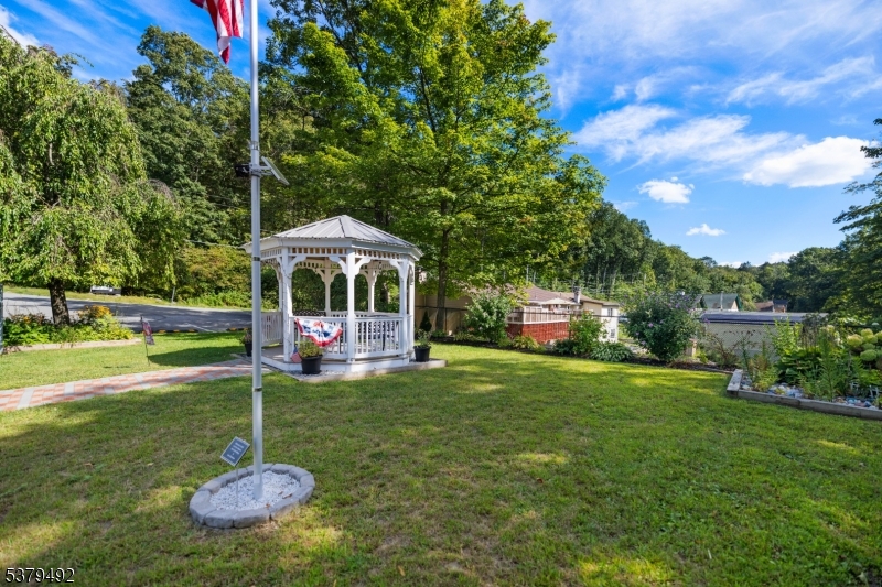4 Hillside Ave