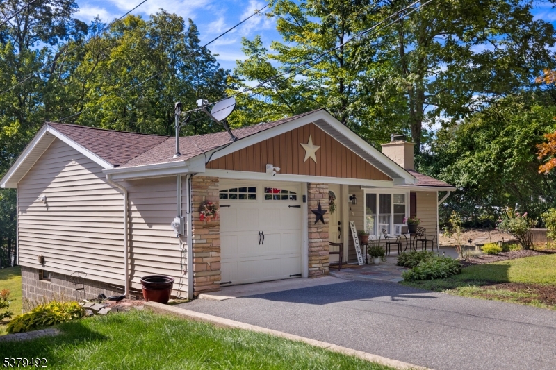 4 Hillside Ave