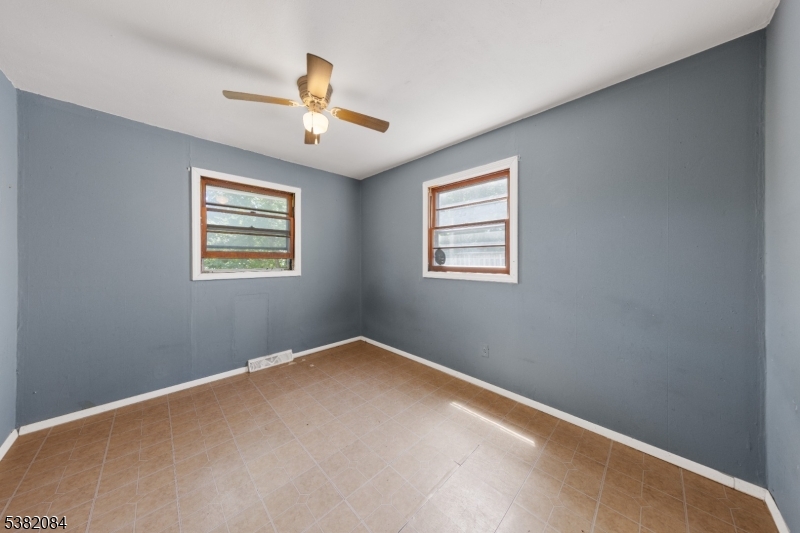 59 Lakeview Dr