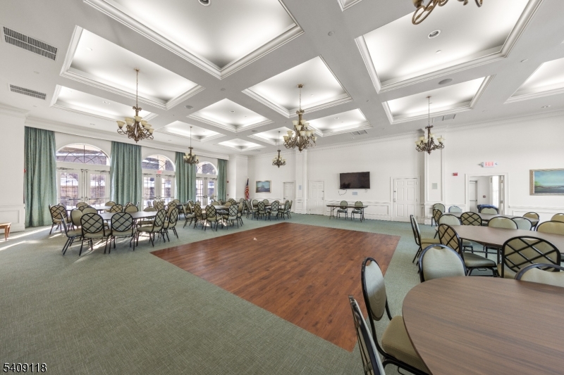 6110 Veterans Dr 6110