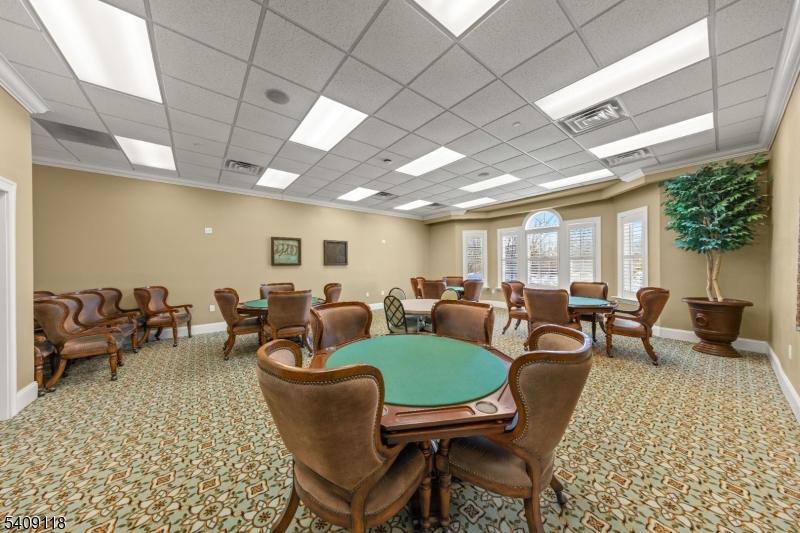 6110 Veterans Dr 6110