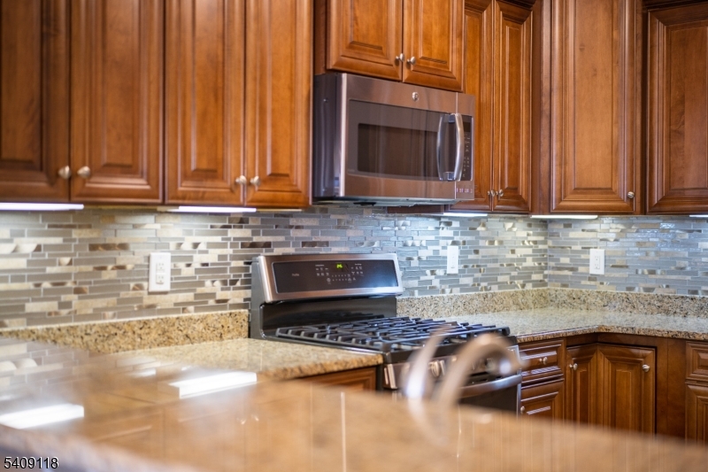 6110 Veterans Dr 6110