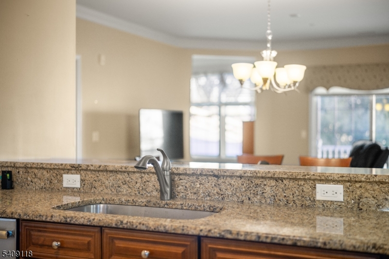 6110 Veterans Dr 6110