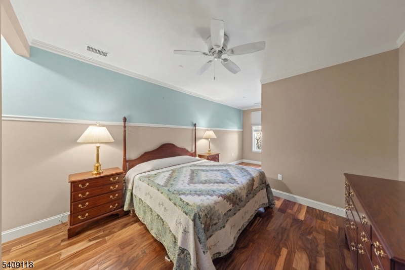 6110 Veterans Dr 6110