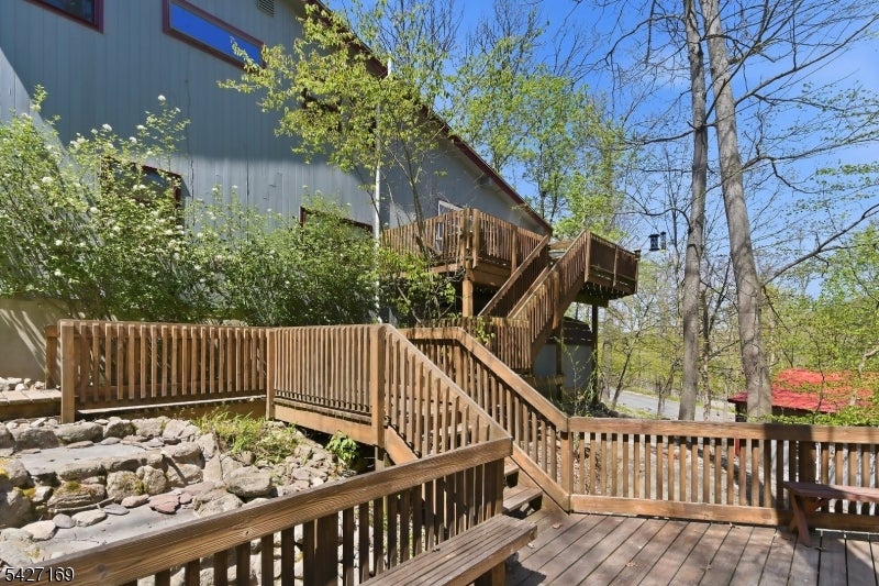41 Crescent Dr