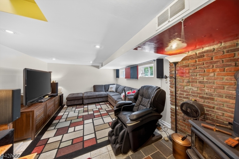 16 Columbus Rd