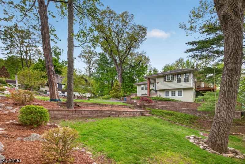16 Columbus Rd
