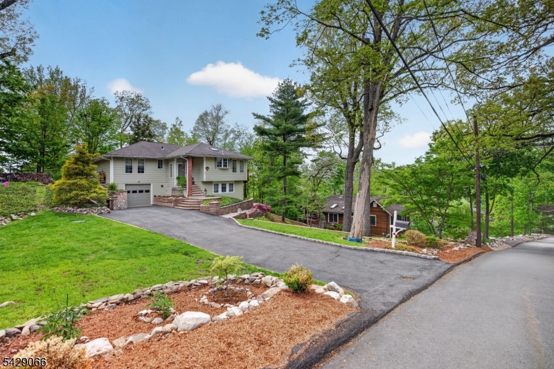 16 Columbus Rd
