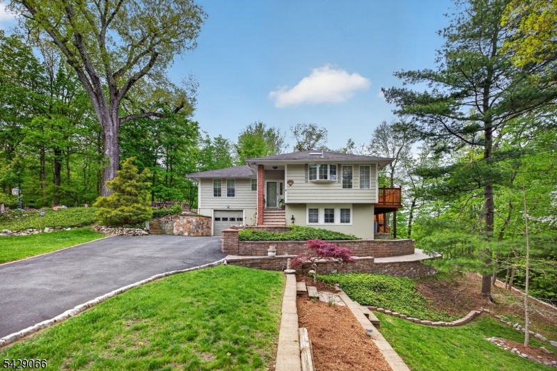 16 Columbus Rd